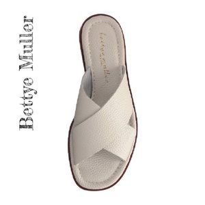 Bettye muller Kenn crisscross sandals leather